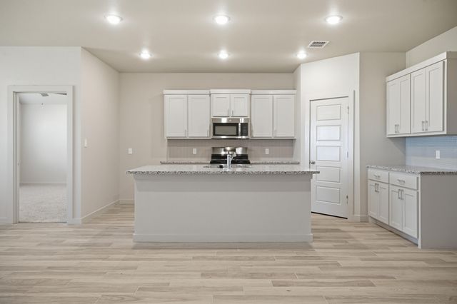 616 E 13th Street, Wolfforth, TX 79382