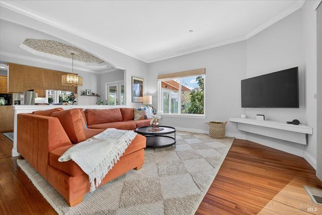 484 Oak St, Penngrove, CA 94951