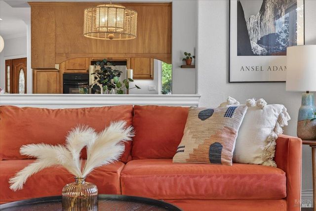 484 Oak St, Penngrove, CA 94951