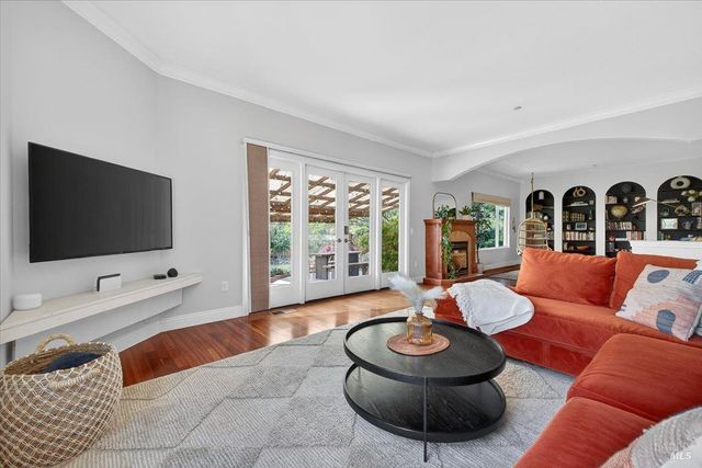 484 Oak St, Penngrove, CA 94951