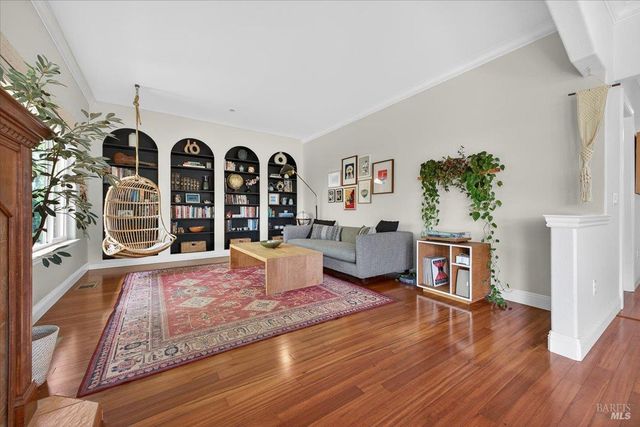 484 Oak St, Penngrove, CA 94951