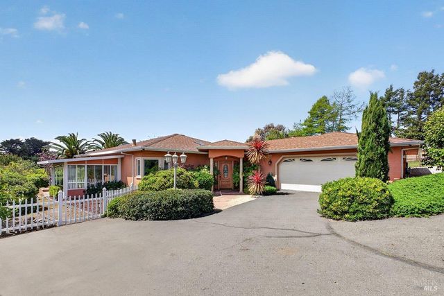 484 Oak St, Penngrove, CA 94951