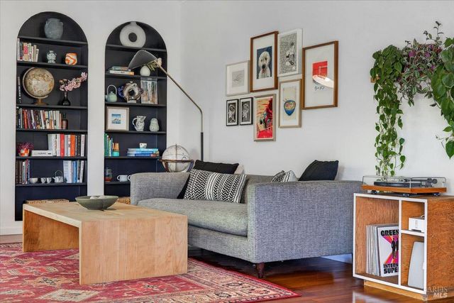 484 Oak St, Penngrove, CA 94951