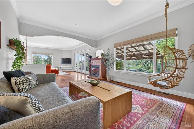 484 Oak St, Penngrove, CA 94951