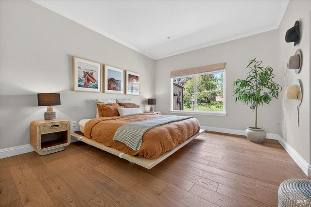 484 Oak St, Penngrove, CA 94951