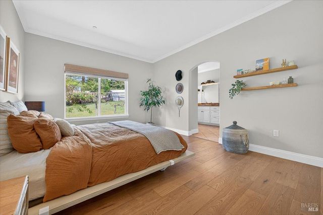 484 Oak St, Penngrove, CA 94951