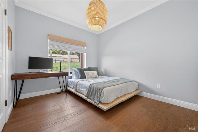 484 Oak St, Penngrove, CA 94951