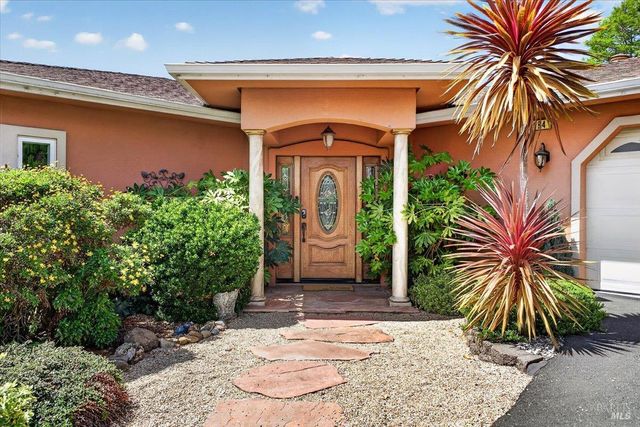 484 Oak St, Penngrove, CA 94951