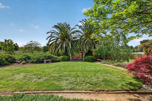 484 Oak St, Penngrove, CA 94951