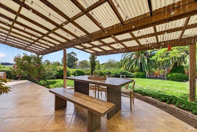 484 Oak St, Penngrove, CA 94951