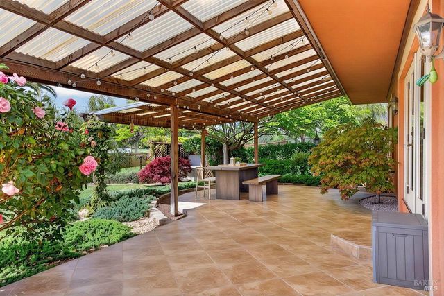 484 Oak St, Penngrove, CA 94951