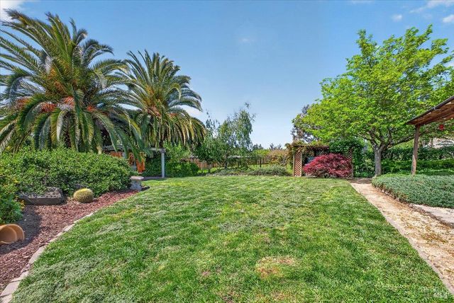 484 Oak St, Penngrove, CA 94951