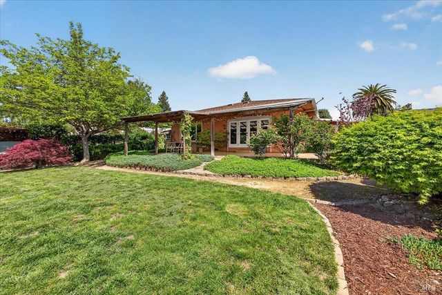 484 Oak St, Penngrove, CA 94951