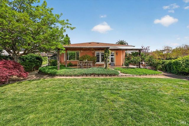 484 Oak St, Penngrove, CA 94951