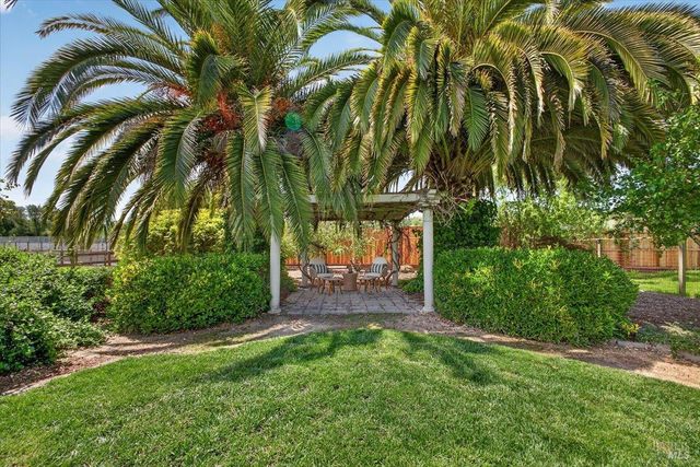 484 Oak St, Penngrove, CA 94951