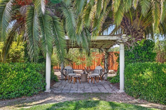 484 Oak St, Penngrove, CA 94951