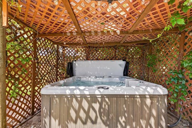 484 Oak St, Penngrove, CA 94951