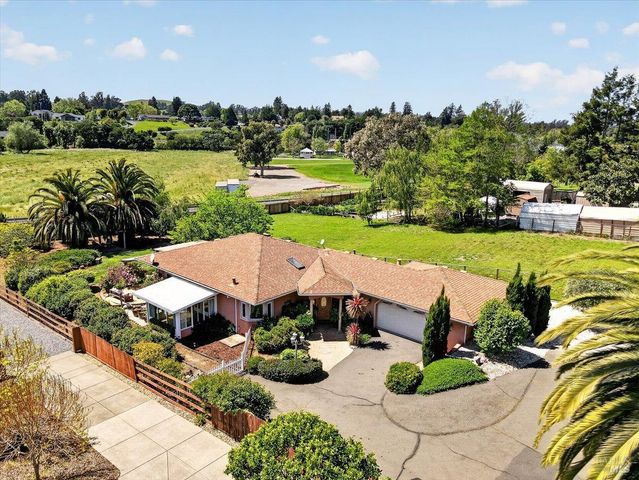 484 Oak St, Penngrove, CA 94951