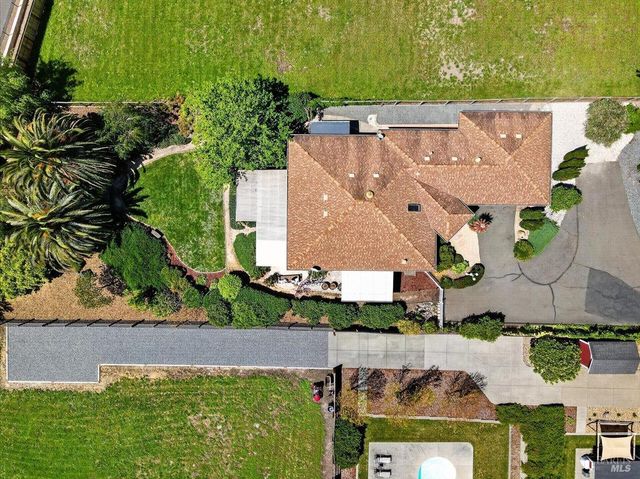 484 Oak St, Penngrove, CA 94951