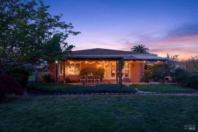 484 Oak St, Penngrove, CA 94951