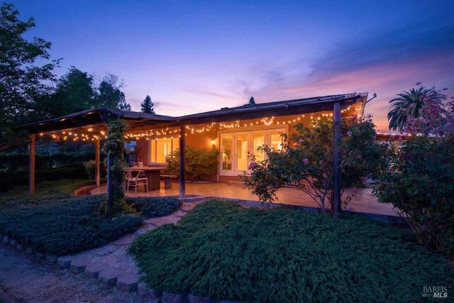 484 Oak St, Penngrove, CA 94951