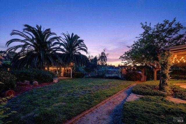 484 Oak St, Penngrove, CA 94951