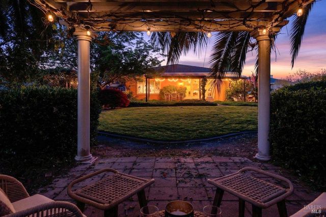 484 Oak St, Penngrove, CA 94951