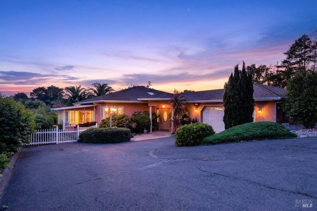 484 Oak St, Penngrove, CA 94951