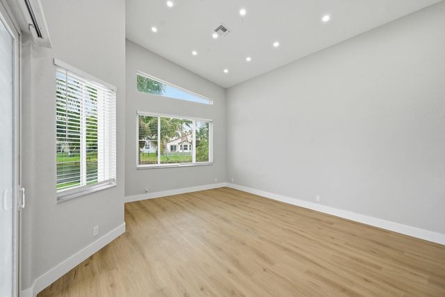 285 NW 45th Terrace, Deerfield Beach, FL 33442