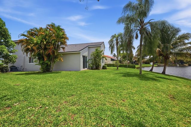 285 NW 45th Terrace, Deerfield Beach, FL 33442