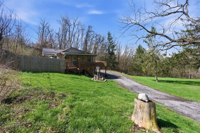 1135 Locust Ave, South Strabane, PA 15301