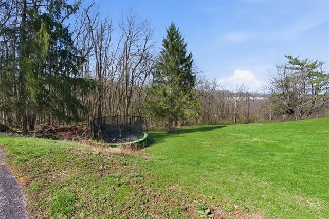1135 Locust Ave, South Strabane, PA 15301