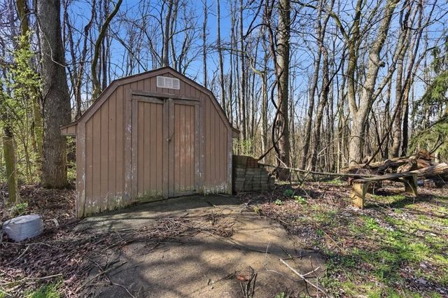 1135 Locust Ave, South Strabane, PA 15301