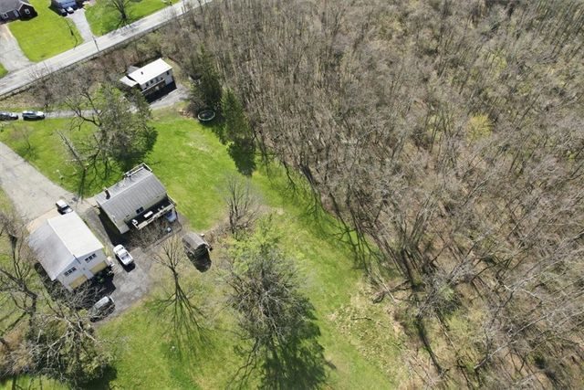1135 Locust Ave, South Strabane, PA 15301