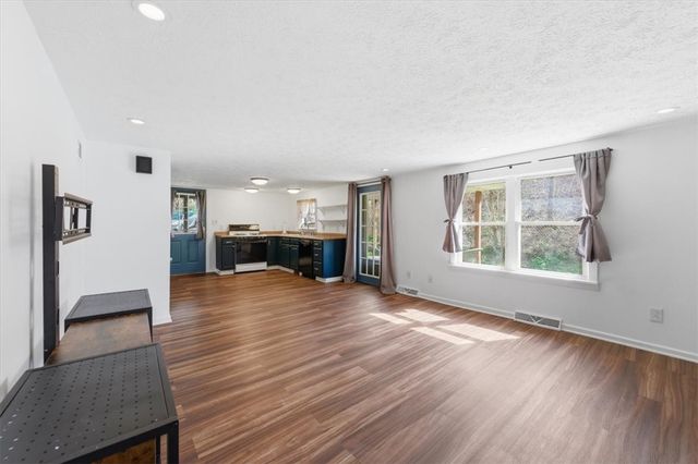 1135 Locust Ave, South Strabane, PA 15301