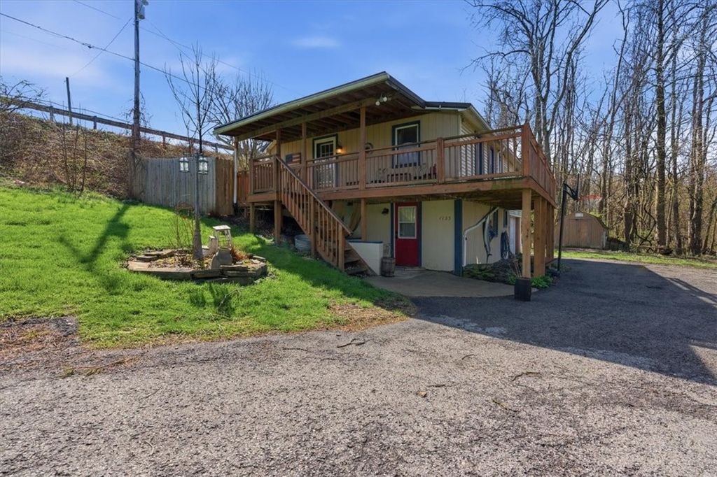 1135 Locust Ave, South Strabane, PA 15301