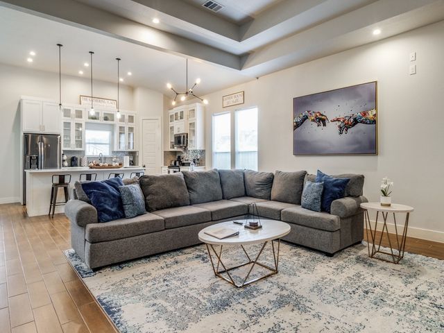 2931 Alaska Avenue, Dallas, TX 75216