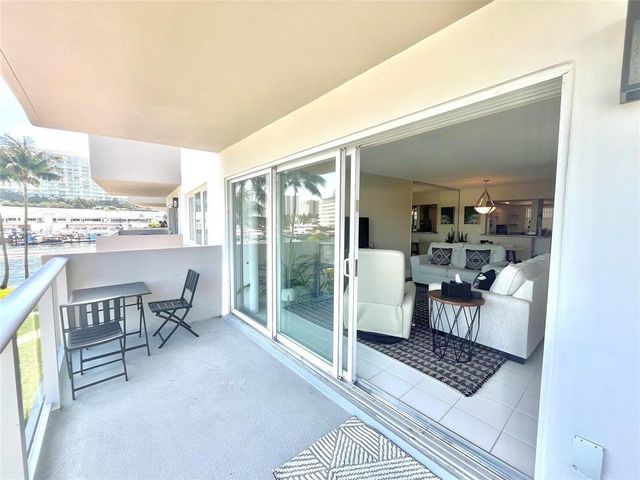 140 NE 28th Avenue 305, Pompano Beach, FL 33062