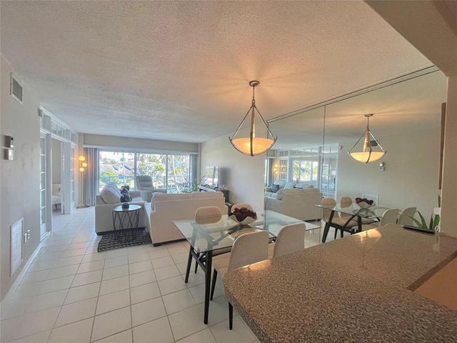 140 NE 28th Avenue 305, Pompano Beach, FL 33062