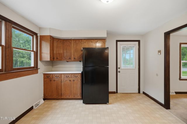 1515 Crackers Neck Road, Big Stone Gap, VA 24219