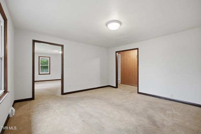 1515 Crackers Neck Road, Big Stone Gap, VA 24219