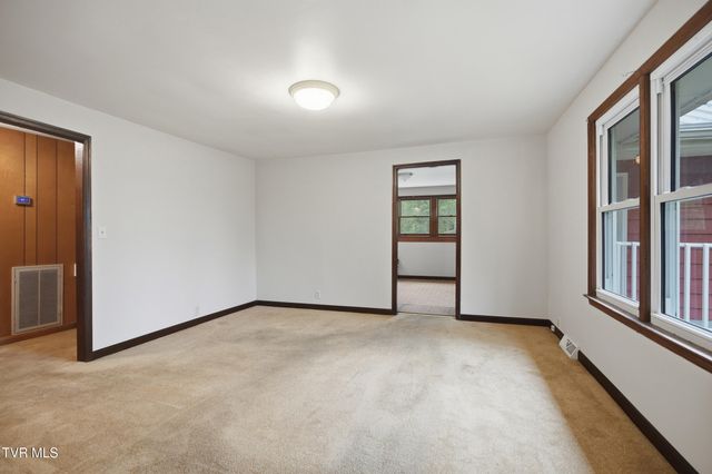 1515 Crackers Neck Road, Big Stone Gap, VA 24219