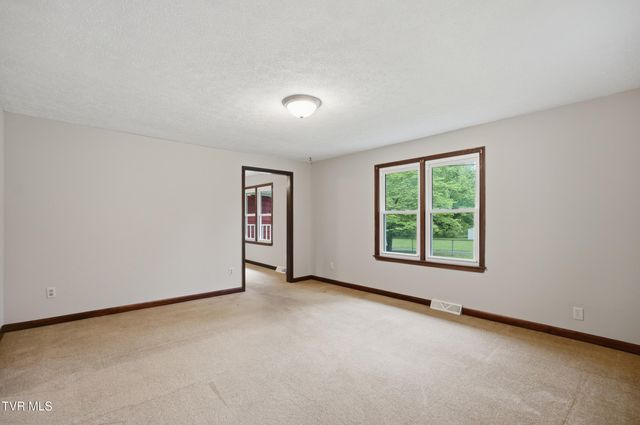 1515 Crackers Neck Road, Big Stone Gap, VA 24219