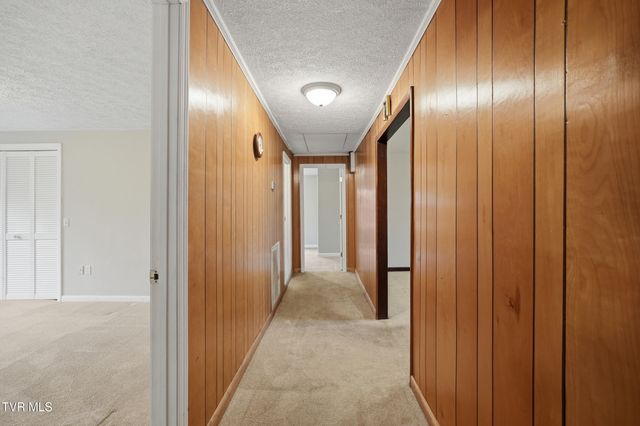 1515 Crackers Neck Road, Big Stone Gap, VA 24219