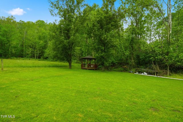 1515 Crackers Neck Road, Big Stone Gap, VA 24219