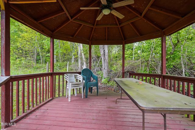 1515 Crackers Neck Road, Big Stone Gap, VA 24219