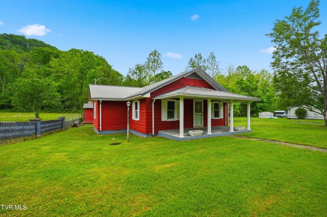 1515 Crackers Neck Road, Big Stone Gap, VA 24219