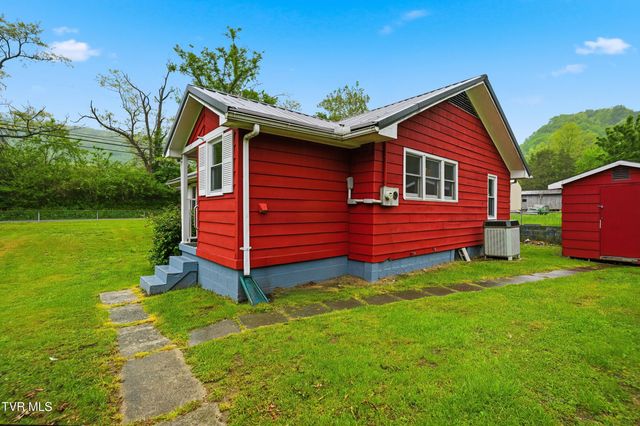 1515 Crackers Neck Road, Big Stone Gap, VA 24219