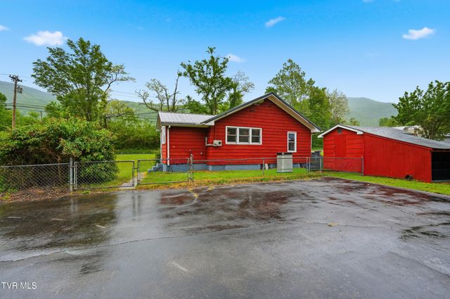 1515 Crackers Neck Road, Big Stone Gap, VA 24219