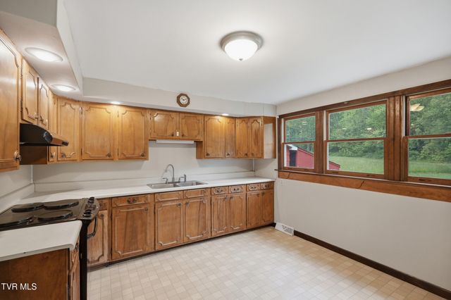 1515 Crackers Neck Road, Big Stone Gap, VA 24219